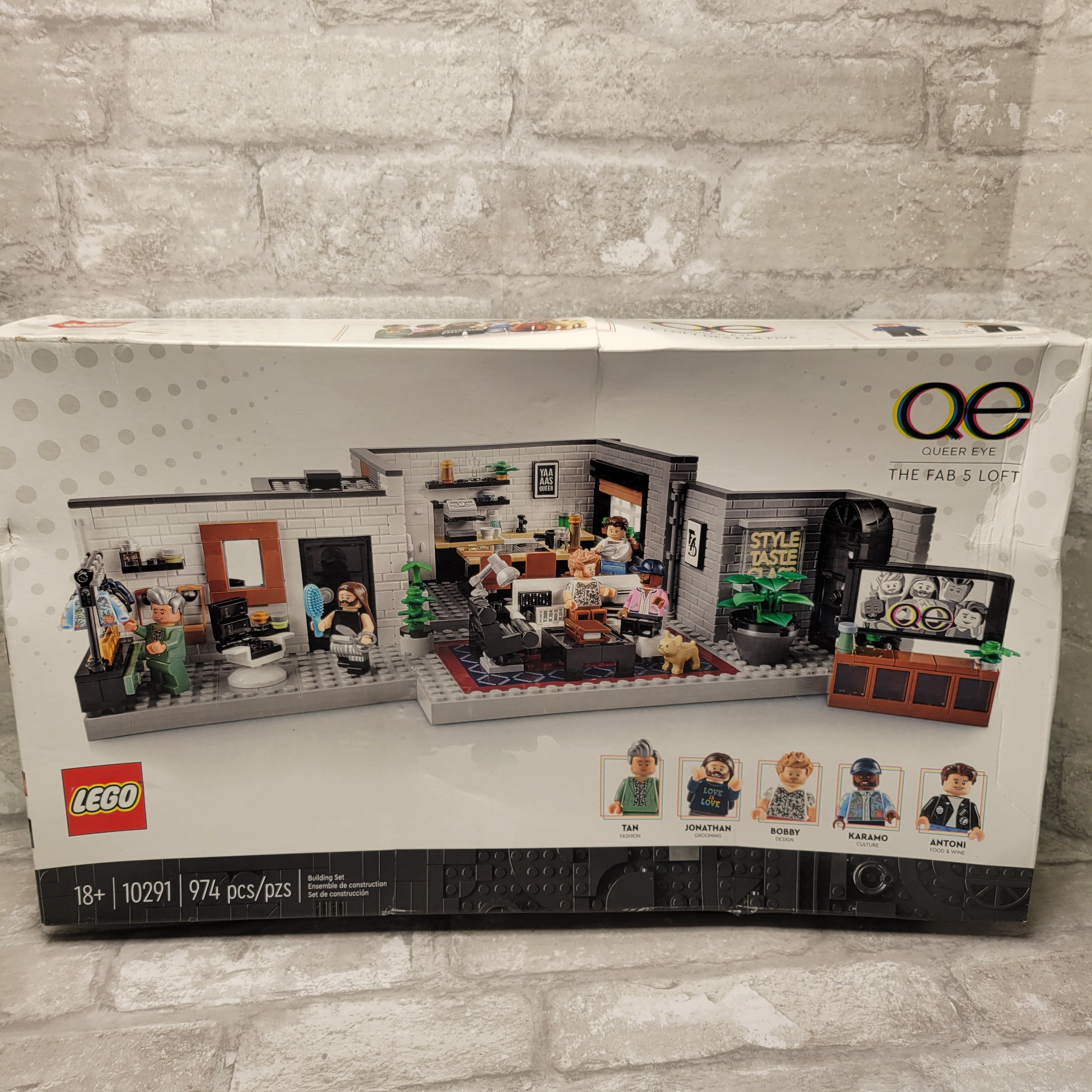 LEGO Queer Eye – The Fab 5 Loft 10291 Building Kit *DAMAGED BOX* (7938523660526)